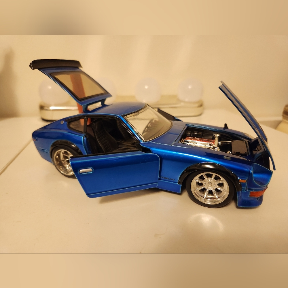 JADA - 1/18 72 Datsun 240z